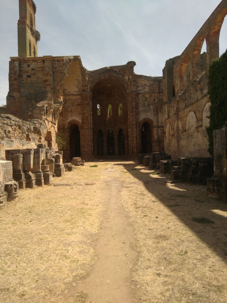 Monasterio de Moreruela: entrada de la Iglesia
